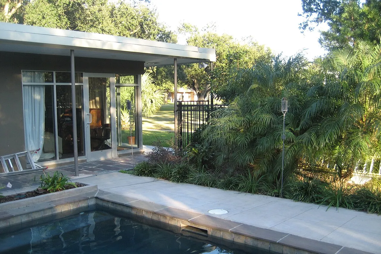 Stock photo of a pool project of the kind Maya Outdoor Living takes on in Spring