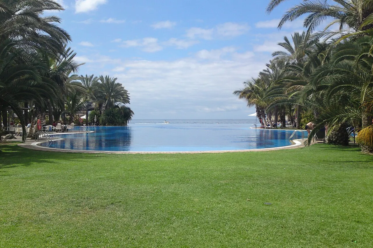 Stock photo of a pool project of the kind Bliss Pools takes on in Magnolia